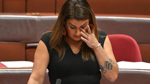 La senadora independiente Lidia Thorpe durante su intervención en el Parlamento de Canberra, Australia, el 15 de junio de 2023.