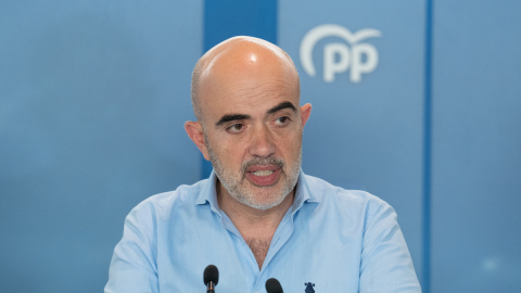 El candidato del PP a la Alcaldía de Barcelona, Daniel Sirera comparece en la sede del partido, a 29 de mayo de 2023, en Barcelona, Catalunya.