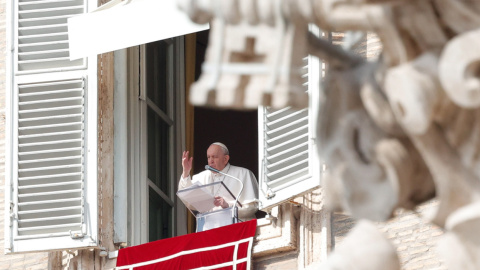 El Papa Francisco durante el rezo del Ángelus en la Plaza de San Pedro, Ciudad del Vaticano, 13 de febrero de 2022.