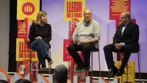 El president de l'entitat, Xavier Antich, acompanyat de Mertxe París, vicepresidenta del Gremi Llibreters, i Ignasi Sayol, president del Clúster de Logística de Catalunya, durant la presentació de la campanya 'Llegir ens fa grans'