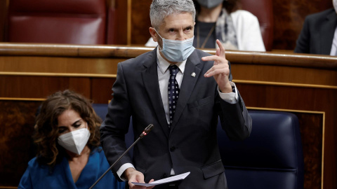 El ministro del Interior, Fernando Grande-Marlaska interviene durante la sesión de control al gobierno este miércoles 16 de febrero de 2022 en el Congreso de los diputados.