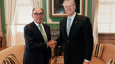 El presidente de Iberdrola, Ignacio Galán, y el gobernador de Massachusetts, Charlie Baker.