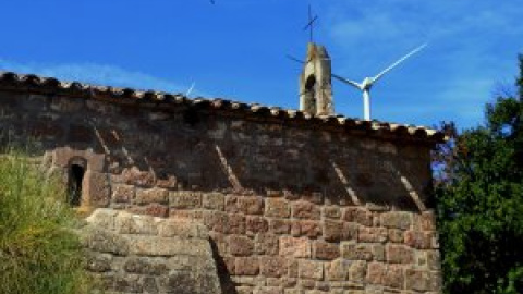 Escarbar tres siglos para recuperar una ermita inmatriculada por la Iglesia