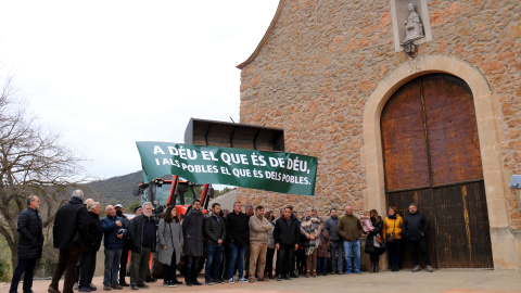 16/02/2022 - La protesta de Maians contra les immatriculacions irregulars de l'Església catòlica.