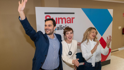 28/12/23 El portavoz de Sumar Galicia, Paulo Carlos López; la candidata a la Xunta del partido, Marta Lois y la líder de Sumar, Yolanda Díaz, durante la presentación de la candidatura en Santiago el pasado 27 de diciembre.