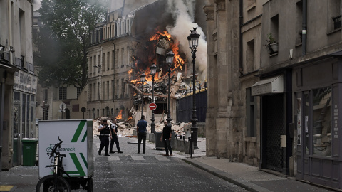 Una explosión de gas provoca un gran incendio en el centro de París, capital de Francia, a 21 de junio de 2023.