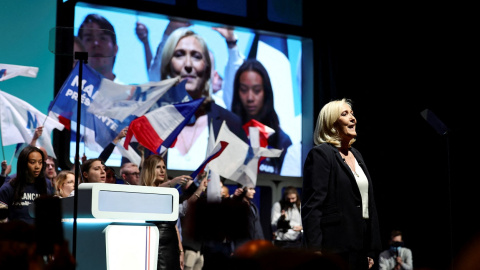 Marine Le Pen, líder del partido de extrema derecha Agrupación Nacional (Rassemblement National) y candidata a las elecciones presidenciales francesas de 2022, en un mitin en Reims. REUTERS/Sarah Meyssonnier