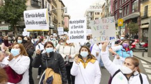 Las cuidadoras se manifiestan por sus condiciones laborales: "Las enfermedades que padecemos no están consideradas como tal"