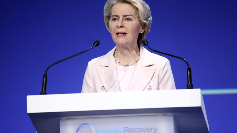 Ursula von der Leyen, presidenta de la Comisión Europea, pronuncia un discurso en la sesión inaugural del primer día de la Conferencia de Recuperación de Ucrania