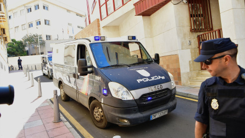 Mujer atada en un piso en Girona