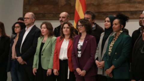 Govern, periodistes i partits, excepte Vox, Cs i PPC, signen un acord per una campanya lliure de racisme