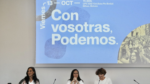 Foto de archivo de la secretaria general de Podemos y ministra de Derechos Sociales y Agenda 2030, Ione Belarra (c), durante un encuentro con la militancia