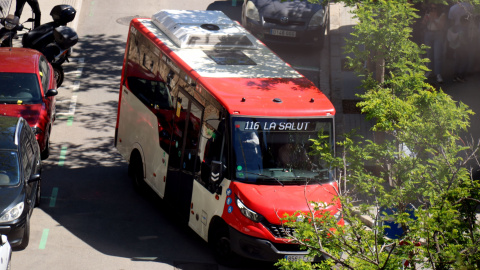 Un dels busos de barri 116 als voltants del Park Güell