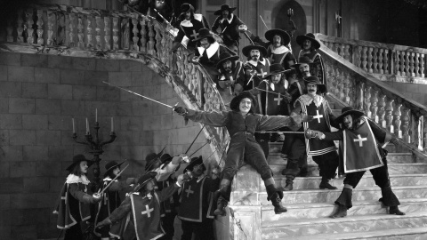 Douglas Fairbanks, como D'Artagnan en 'Los tres mosqueros'.