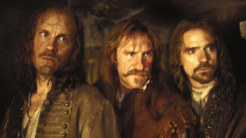 John Malkovich, Gerard Depardieu y Jeremy Irons, en 'La máscara de hierro'.