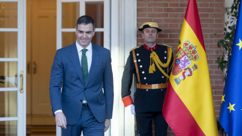 El presidente del Gobierno, Pedro Sánchez, a su llegada a recibir a la presidenta del Parlamento Europeo, en el Complejo de la Moncloa, a 1 de marzo de 2024, en Madrid (España)