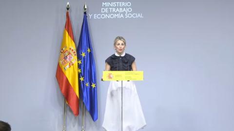 Yolanda Díaz, en una rueda de prensa este lunes, tras el anuncio de Pedro Sánchez descartando la dimisión