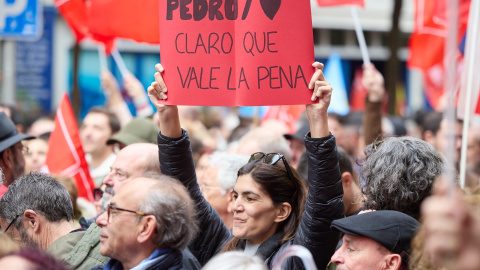 Manifestación en del PSOE en la calle Ferraz