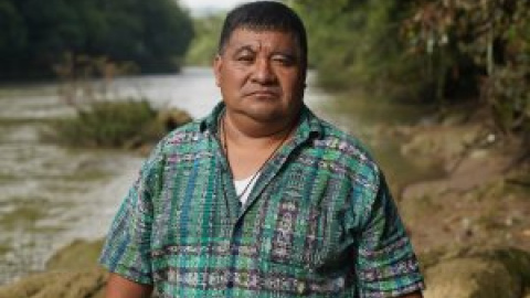 El indígena que pisó la cárcel por defender un río de las hidroeléctricas: "Mi vida siempre estará en peligro"