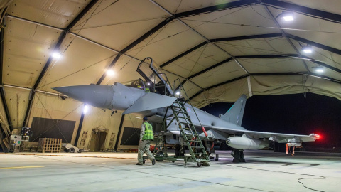 Un avión estadounidense en un hangar tras atacar objetivos militares en Yemen, a 12 de enero de 2024.