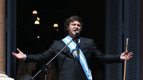 Javier Milei pronuncia su primer discurso desde la Casa Rosada, sede del Gobierno de Argentina, a 10 de diciembre de 2023.