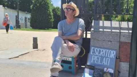 Tres novelas vendidas en cuatro días: Antonio, el escritor sin caseta de la Feria del Libro de Madrid