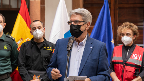 El consejero de Administraciones Públicas, Justicia y Seguridad del Gobierno de Canarias, Julio Pérez, en una rueda de prensa en Santa Cruz de La Palma, a 25 de diciembre.