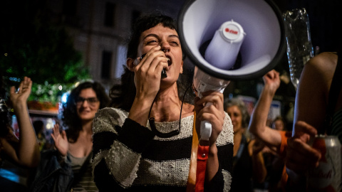 Una mujer se manifiesta en Buenos Aires, a 23 de diciembre de 2023.