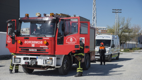 Bomberos y servicios sanitarios de Granada.