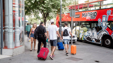 Foto de archivo de unos turistas en Madrid.