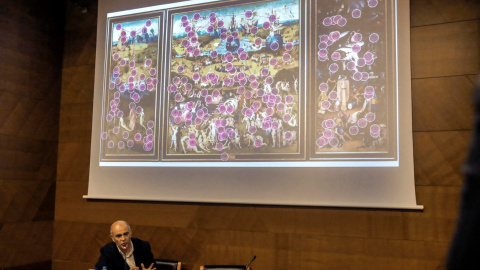 Eduardo Fernández Jover  durante la presentación de los resultados de un estudio científico sobre "El jardín de las delicias" del Bosco.