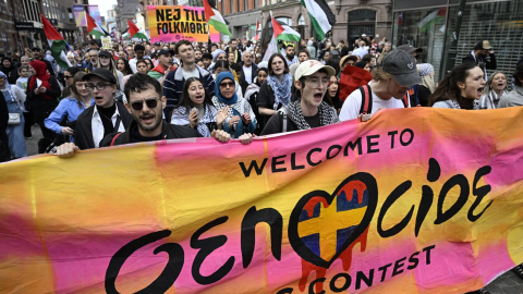 Algunos de los manifestantes de la concentración en contra de la participación de Israel en el festival de Eurovisión, en Malmo, Suecia, el 11 de mayo de 2024.