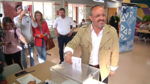 Fernández desea una "altísima participación" y pide que los catalanes voten "con alegría"