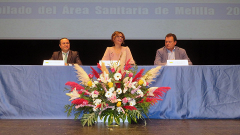 Omar Haouari (izquierda) junto a Martínez Peña (derecha) en un acto del Área Sanitaria de Melilla