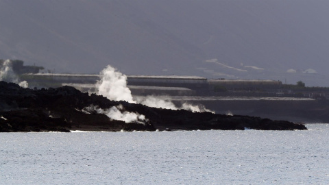 La colada situada a 300 metros del mar puede formar otro delta lávico