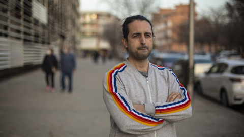 José Pedro López, en su barrio del distrito de Carabanchel, en Madrid, donde reside en una vivienda de Fidere.