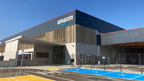 Nau d'Amazon a Mollet del Vallès.