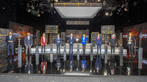 Foto de grup dels nou candidats a la presidència de la Generalitat moments abans de l'inici del debat electoral del 14-F a TV3.