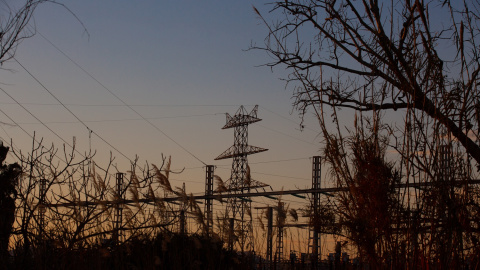 Un poste eléctrico, a 12 de enero de 2021, en Barcelona, Catalunya (España).