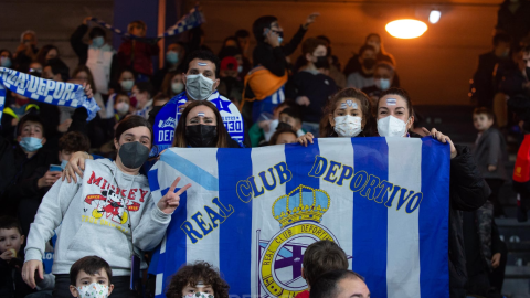 Aficionados durante el encuentro del miércoles en Riazor.