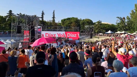 Salida de Yolanda DÃ­az al escenario del acto de cierre de campaÃ±a de Sumar