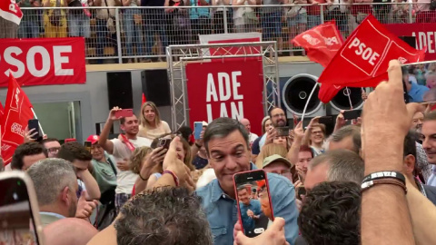 Entrada de Pedro SÃ¡nchez en el acto de cierre de campaÃ±a del PSOE