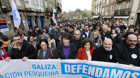 La líder del BNG, Ana Pontón, y el portavoz del partido en el Congreso, Nestor Riego, participan en la manifestación contra la gestión de la crisis de los pellets, en Santiago de Compostela, a 21/1/2024