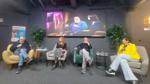 Alfonso Armada, Patricia Simón, Enric González y Nieves Concostrina, en el homenaje a Ramón Lobo.