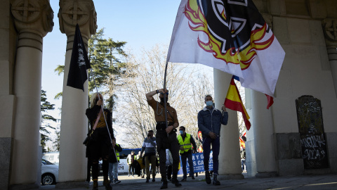 Varias personas participan en una marcha neonazi en Madrid, a 13 de febrero de 2021.