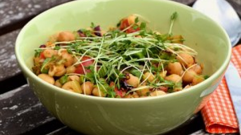 5 recetas de ensaladas con garbanzos y legumbres