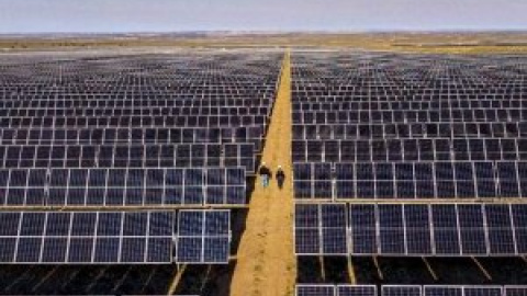 España construye una planta, pionera en el mundo, que hibrida la energía fotovoltaica y termosolar