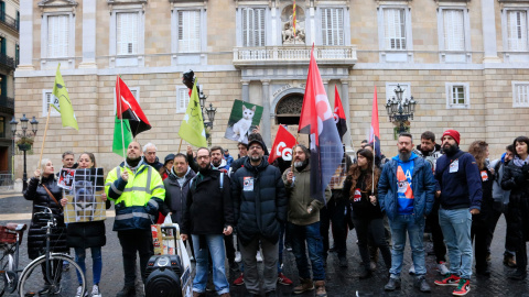 Treballadors del CAACB concentrats a la plaça de Sant Jaume per reclamar millores laborals i denunciar les condicions