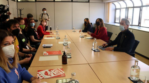 Reunió entre els representants sindicals i el conseller d'Educació, Josep Gonzàlez-Cambray.