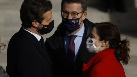 El presidente del PP, Pablo Casado; el presidente de la Xunta de Galicia, Alberto Núñez Feijoo y la presidenta de la Comunidad de Madrid, Isabel Díaz Ayuso.